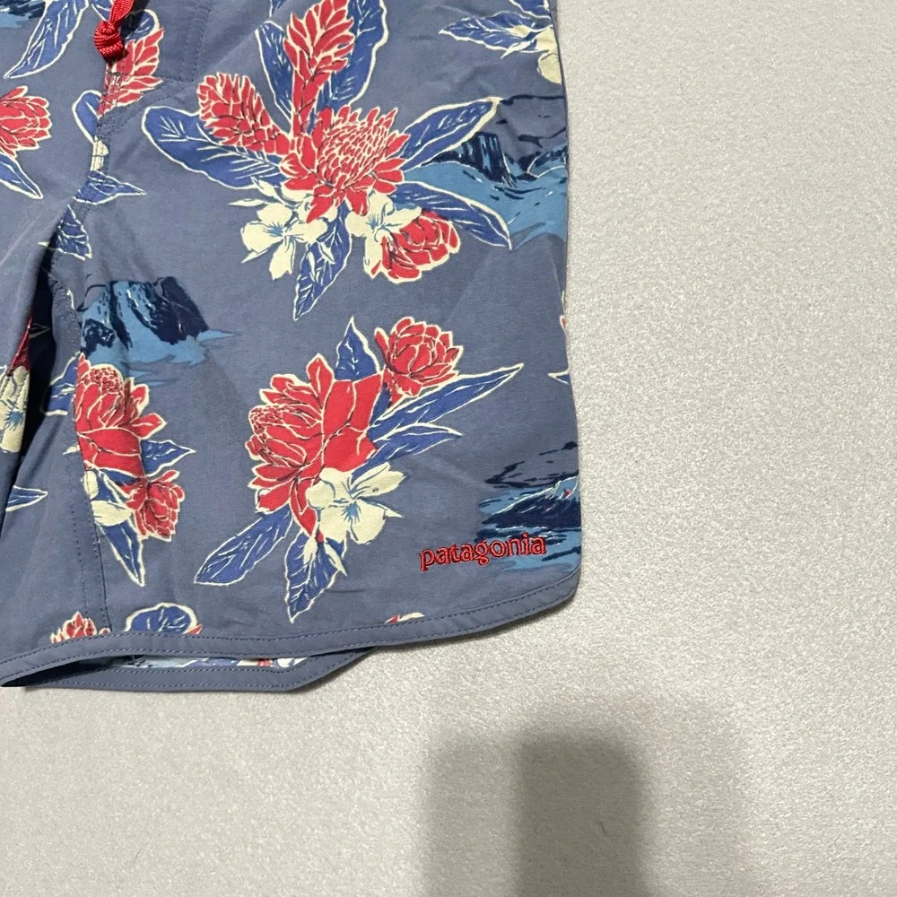 Patagonia Mens 30 Blue Floral Board Shorts Swim Trunks‎ Scalloped Hem 7 Inseam